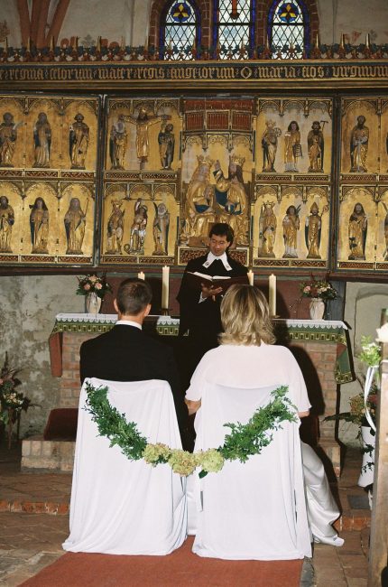 Hochzeitsfloristik in Berlin: professionelles Blumen Arrangement für die Kirche und Standesamt
